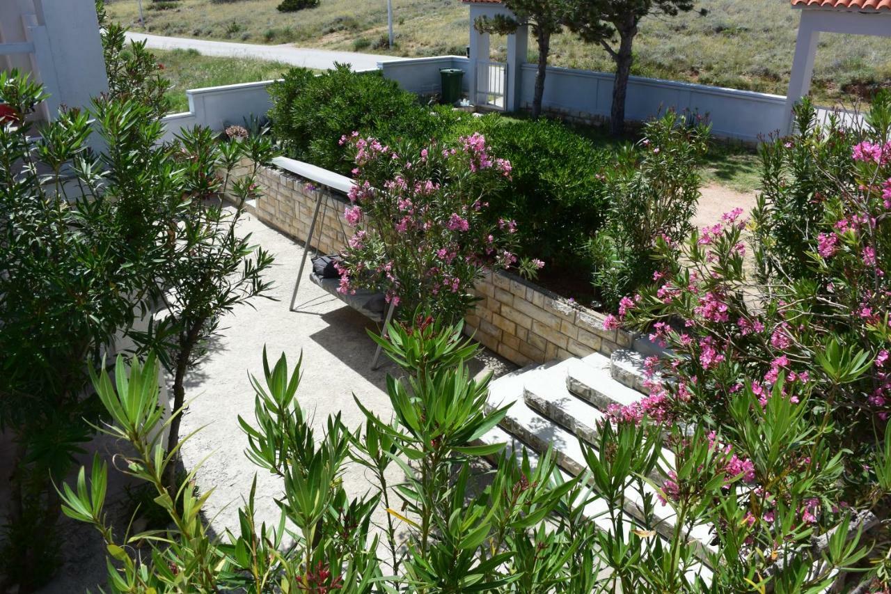 Apartments Alma Pag Town Εξωτερικό φωτογραφία